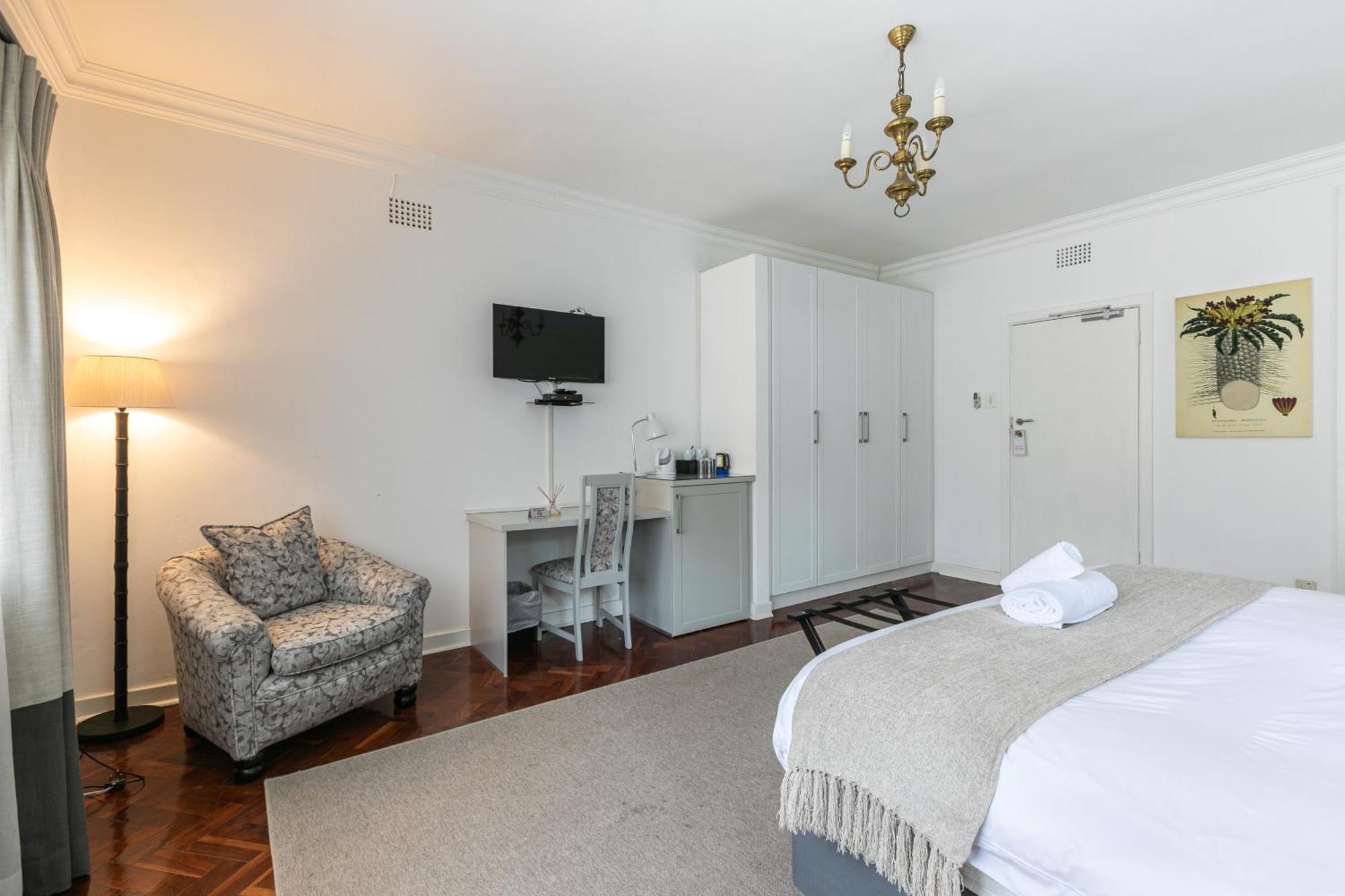 Emmarentia Guest House Йоханесбург Стая снимка